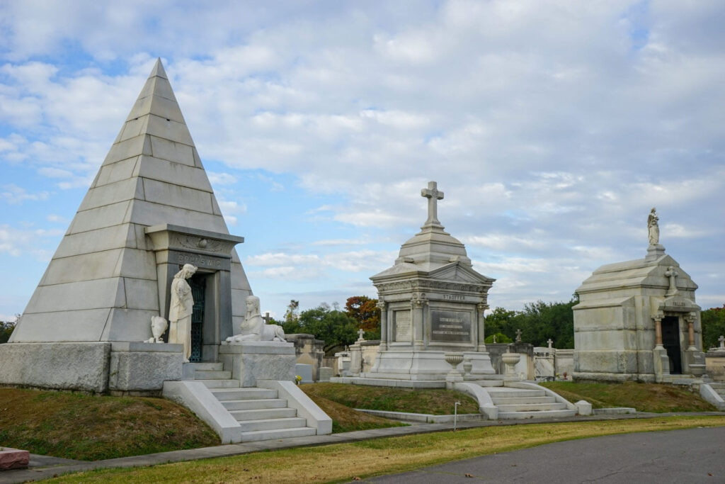 Best Cemeteries to Visit in New Orleans: Metairie Cemetery