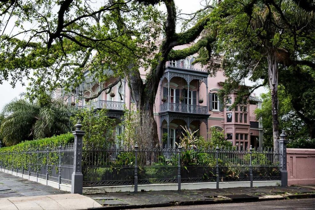 The 13 Best Things to Do in New Orleans: The Garden District