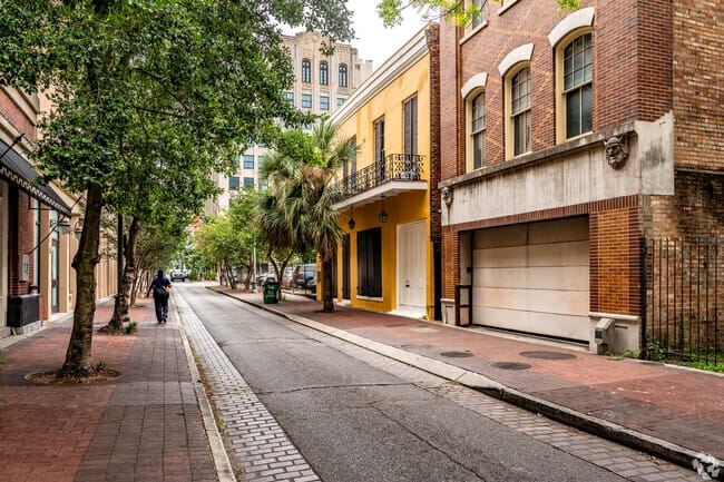 The 13 Best Things to Do in New Orleans: The Warehouse District