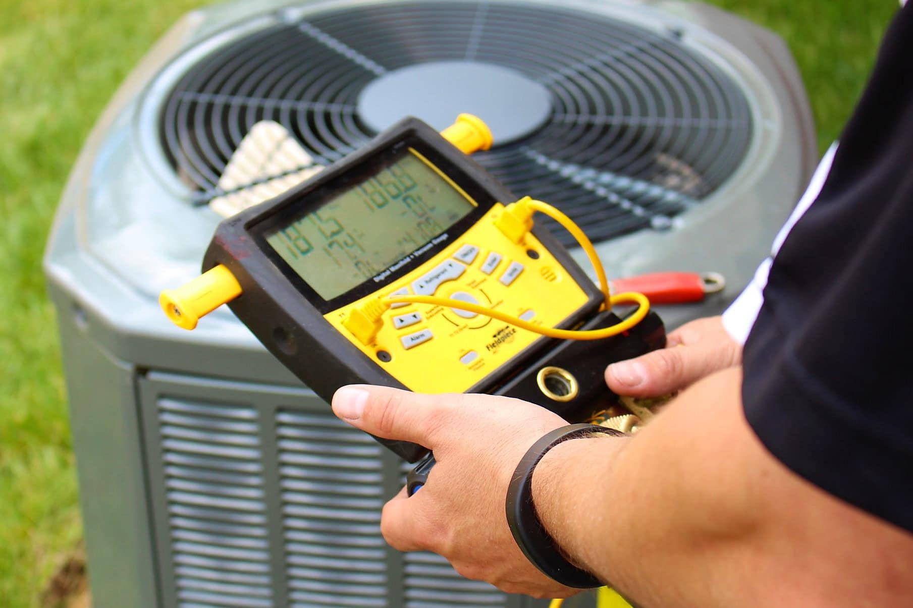AC repair company checking unit