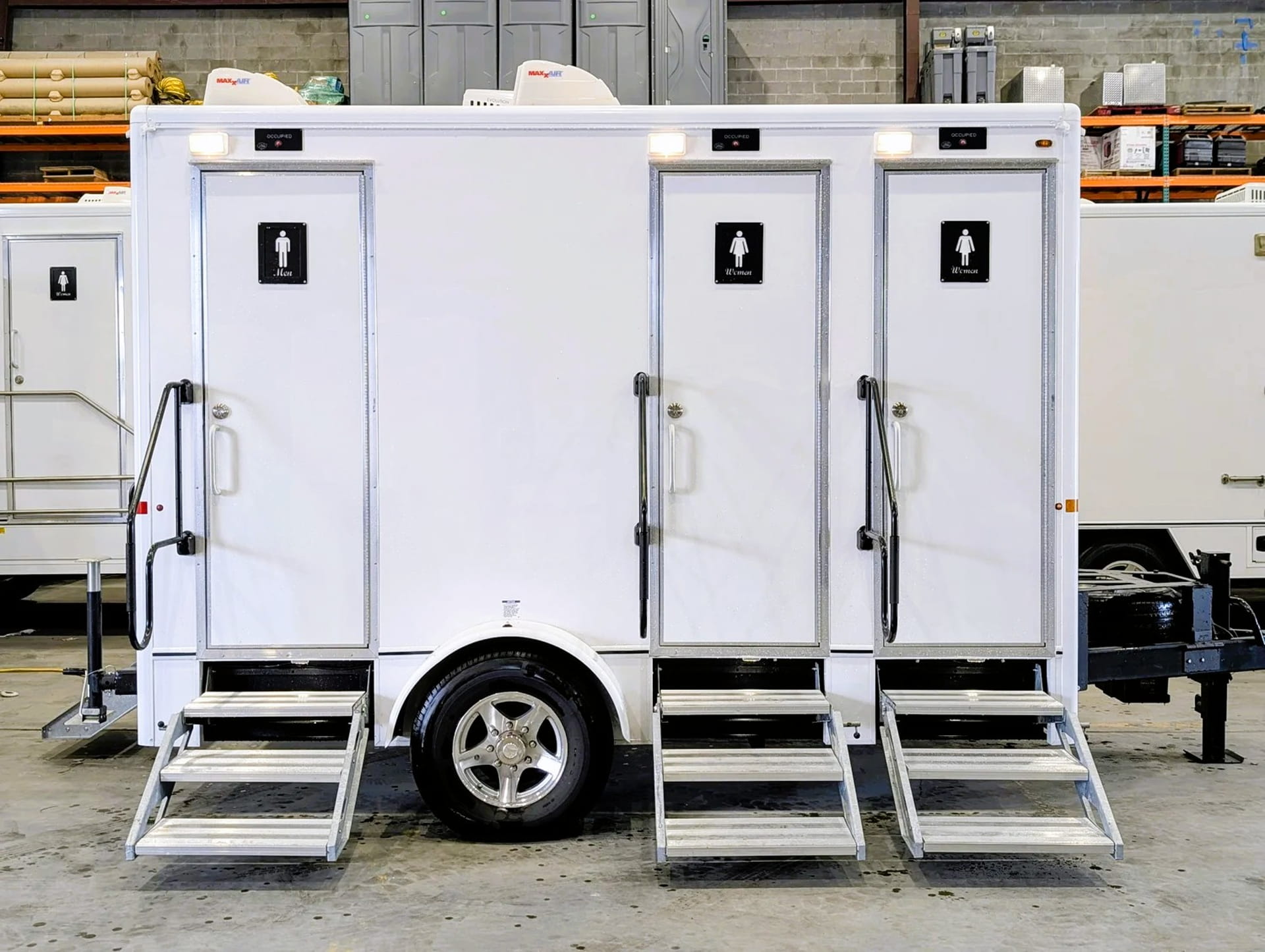 10 Ways Centralized Equipment Rentals Lower Event Risk luxury portable bathrooms